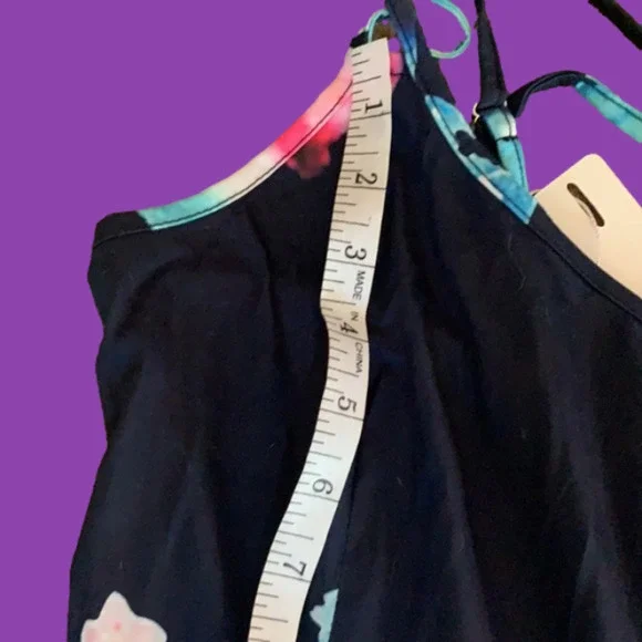 DRESSES - Picture 5 of 9